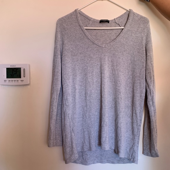 Brandy Melville Sweater - Picture 2 of 3